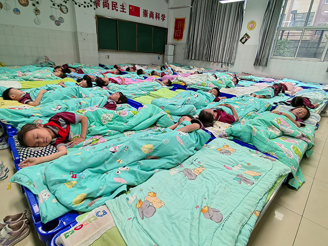 安裝護眼燈，午休“趴睡”變“躺睡” 德州學生舒服多了