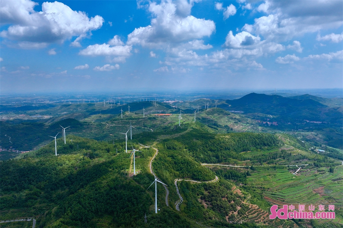 濰坊“安丘天路” 沿途風景美出天際