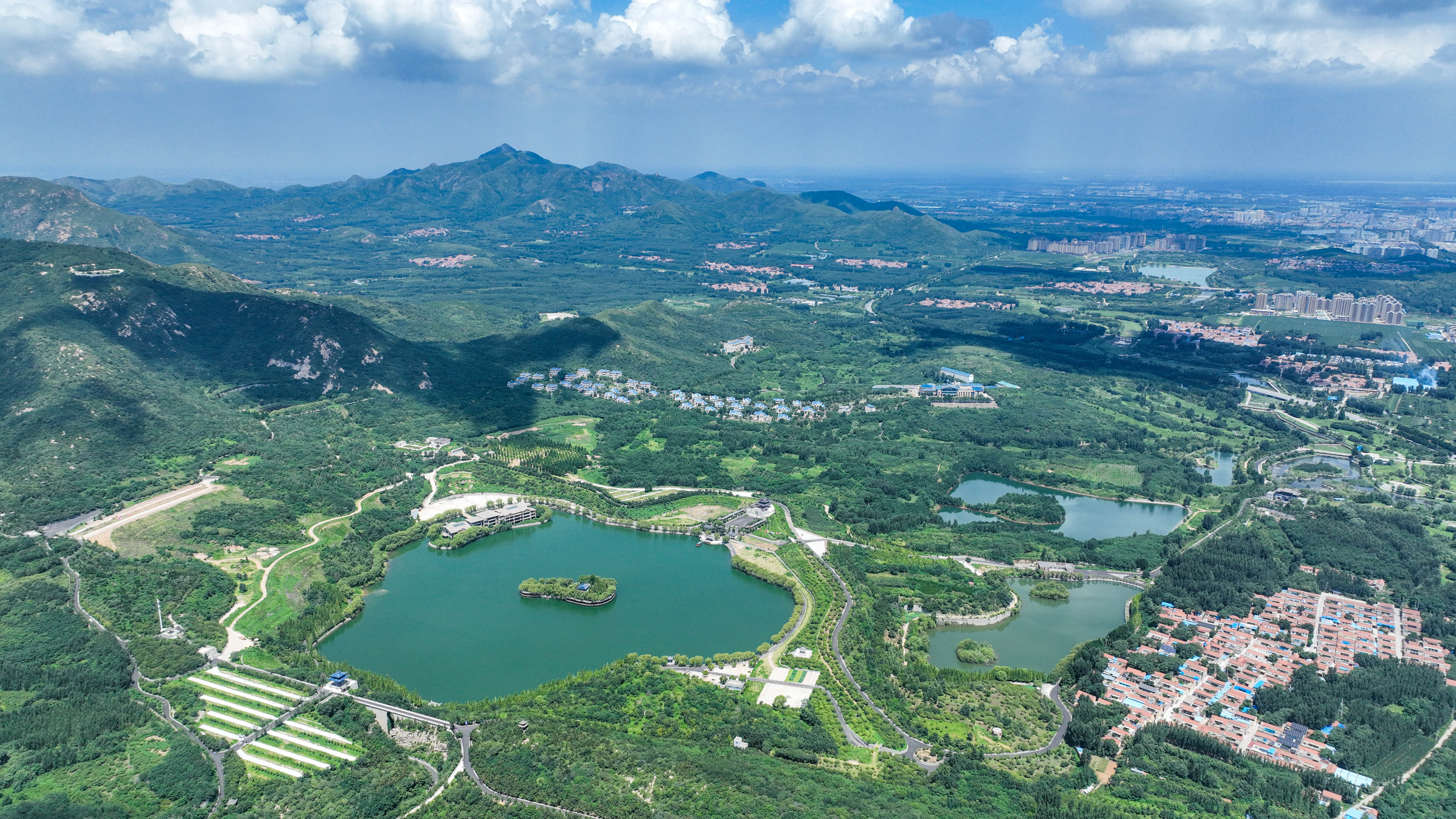 山東鄒平：藍天白雲覆山河