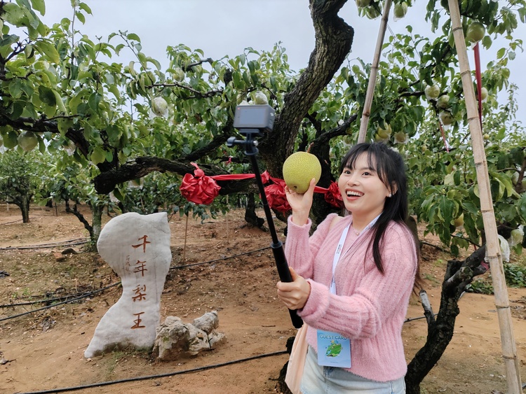 【宜居宜業和美鄉村】外國網紅走進濰坊 打卡山東和美宜居鄉村_fororder_ca7cd7c722db5df088f7d28feef0357