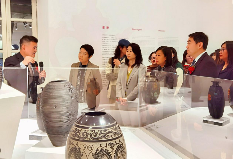 “土火淬煉——山東省和青海省黑陶藝術展”在澳門啟幕_fororder_圖片2