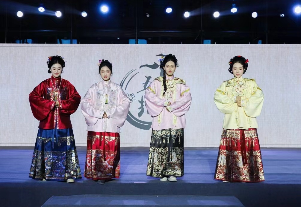 【原創】菏澤：數字賦能助力漢服産業蓬勃發展_fororder_微信圖片_20240304171558_看圖王