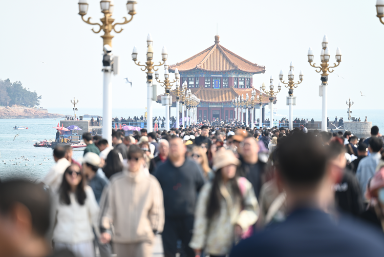 “山海之約·交換春天”網絡大V采風走進百年中山路和青啤博物館_fororder_圖片3
