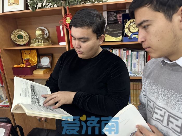 密切友城交流，講好絲路故事！｜濟南市在烏茲別克斯坦開展贈書活動