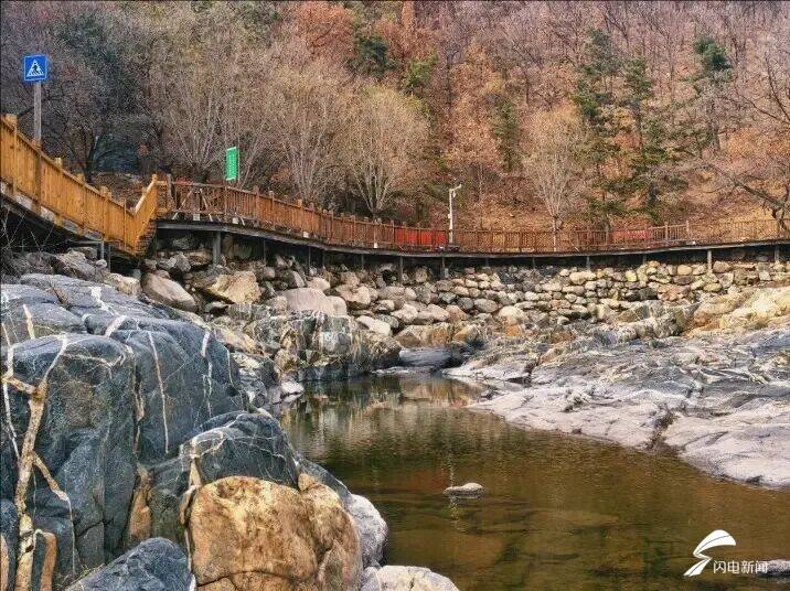 山東泰安：春到彩石溪 花開醉春風