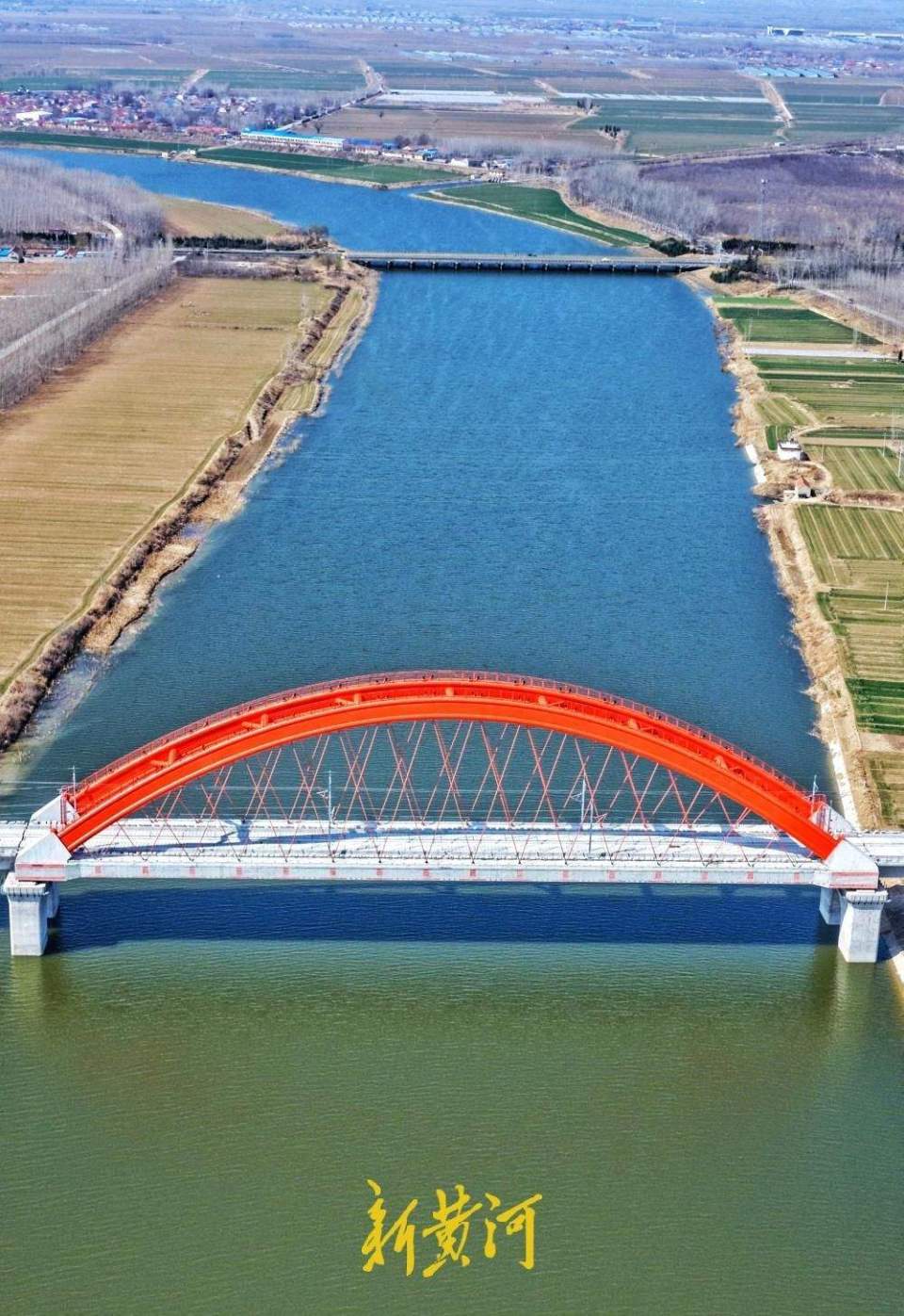 濟濱高鐵全線首條接觸網承力索成功架設_fororder_【濟濱高鐵】1