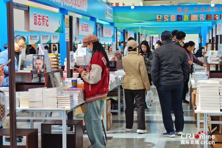 山東濟南:兩大閱讀盛會聯袂登場 泉城共赴書香之約_fororder_6267358366a85bd5c0e1c7918fbcbb1c (1)