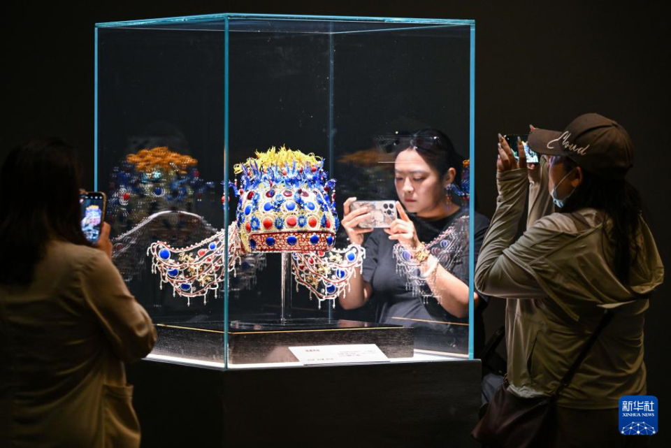 “琉光璃彩——淄博琉璃藝術展”在國博開展
