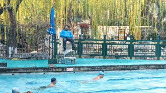 濟南泉水浴場迎冬泳“熱潮”