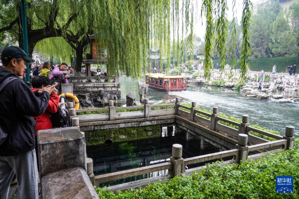 山東濟南：群泉奔涌