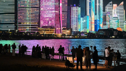 青島第三海水浴場成浮山灣燈光秀“最佳觀景臺”