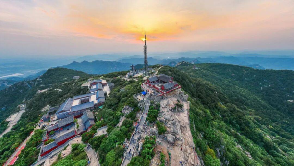 山東泰安：當夏日的風拂過泰山 雲端上的美景讓你一眼心動！