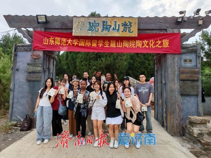 走讀山東·感知濟南 | 指尖上的陶藝之旅：留學生感知從拉坯到釉彩的跨文化對話