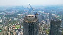濟南428米地標 綠地山東國際金融中心塔冠鋼結構吊裝完工