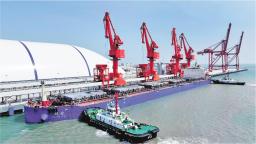 東營首個10萬噸級通用泊位投入使用