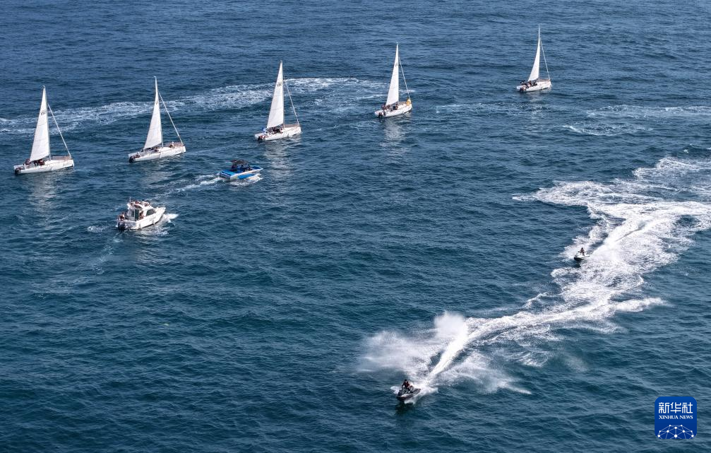山東青島舉行海上巡遊迎接中國航海日_fororder_008