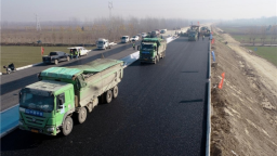 中鐵十局承建的徐民高速三標段順利完成全線首段下面層試驗段鋪設