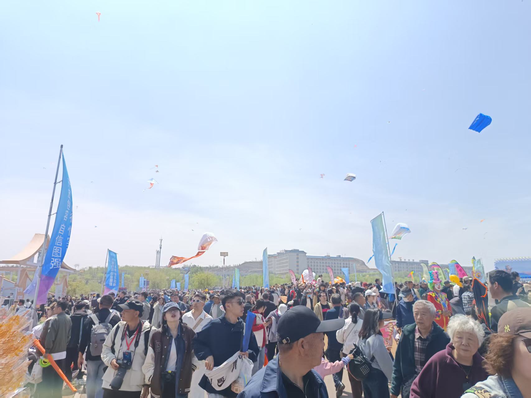 風箏高飛 繪就多彩天空 第42屆濰坊國際風箏會暨2025濰坊風箏嘉年華開幕_fororder_微信圖片_20250420080715