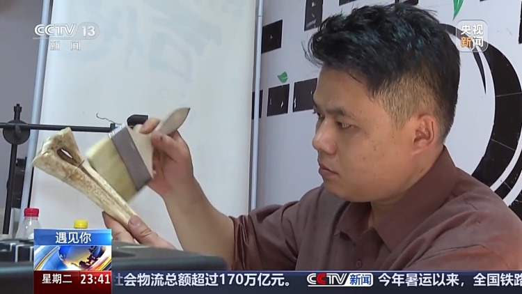 遇見你丨胡蘿蔔、黃河泥都能跨界變樂器 在他手裏萬物皆有BGM