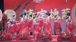 濟南方特舉辦七夕集體婚禮 20對新人著傳統婚服共倡文明新風
