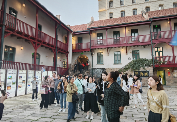 青島“圈粉”國際友人 APEC嘉賓沉浸式感受青島城市魅力_fororder_圖片1