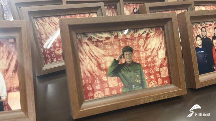 定格團圓瞬間 日照東港攝影師進村為村民拍全家福