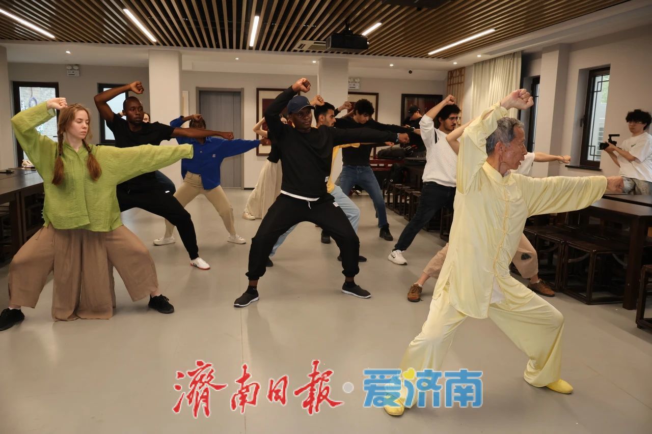 拓展非遺“國際朋友圈” 留學生走進百花洲青年之家