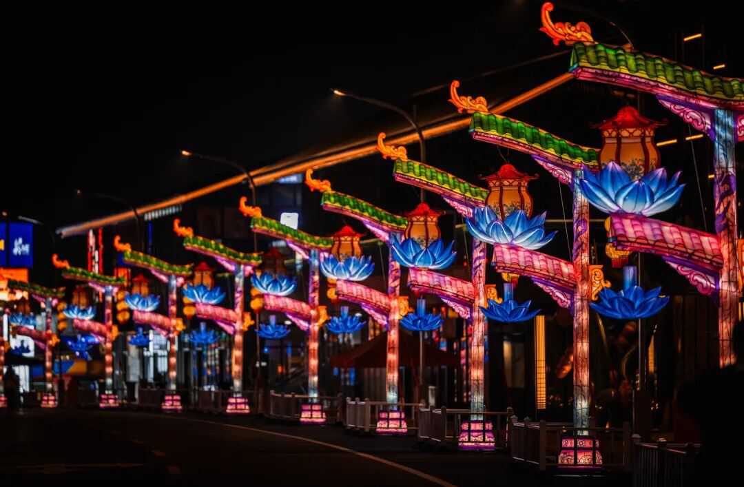 濟南新春賞燈新選擇,起步區鵲山生態文化區上演“大河華章·光耀鵲華”新春燈會