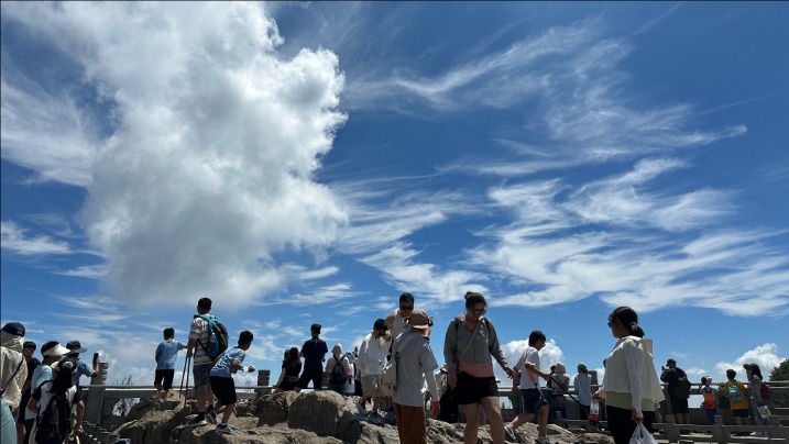 山東泰安：雲作絲，風為引！登泰山“天界漫遊”，把夏日浪漫全打包