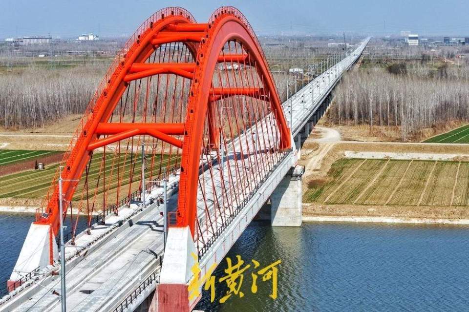 濟濱高鐵全線首條接觸網承力索成功架設_fororder_【濟濱高鐵】2