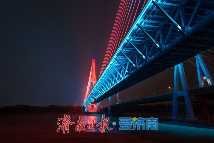 以橋為幕 光影交織 濟南黃河大橋新橋“燈光秀”上線