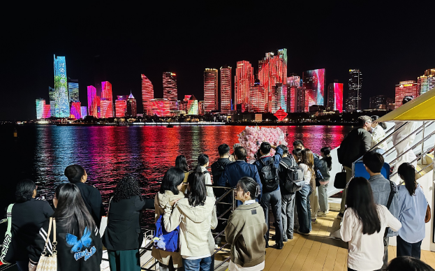 夜遊青島浮山灣 APEC嘉賓點讚“海上看青島”_fororder_圖片1(1)