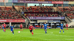 綠茵點燃激情 運動融入生活——齊魯超賽煙臺站在萊山落幕