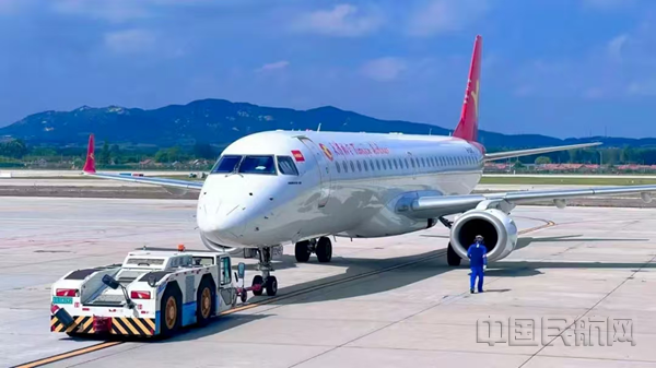 2025年暑運山東省機場管理集團旅客吞吐量近800萬人次_fororder_W020250901597772423346