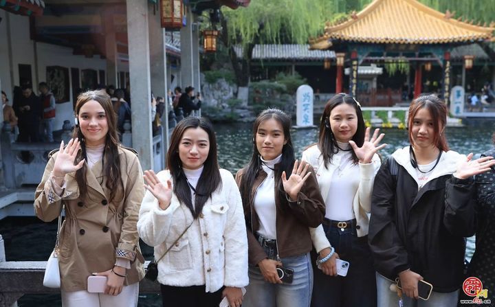 外眼看濟南｜一條水路，千年泉韻：從趵突泉到大明湖的CityWalk