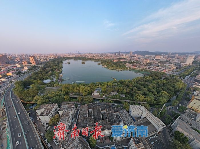 濟南大明湖唯美晚霞 鎏金暮色醉煞遊人