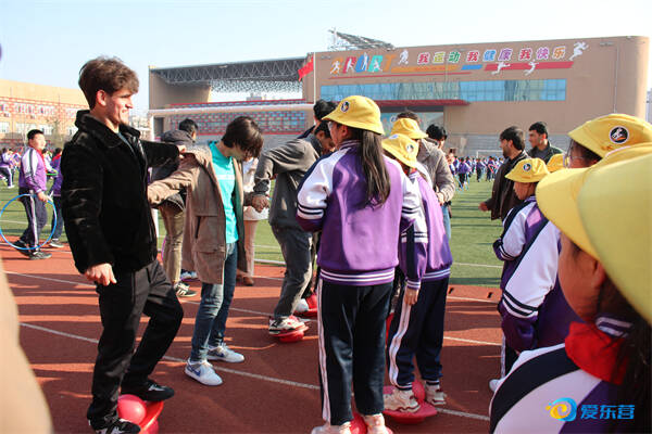 跨國情誼暖校園 文化交融促成長