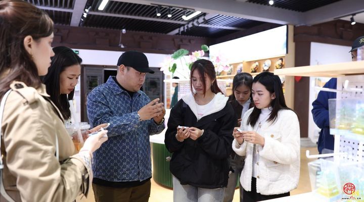 外眼看濟南｜一條水路，千年泉韻：從趵突泉到大明湖的CityWalk