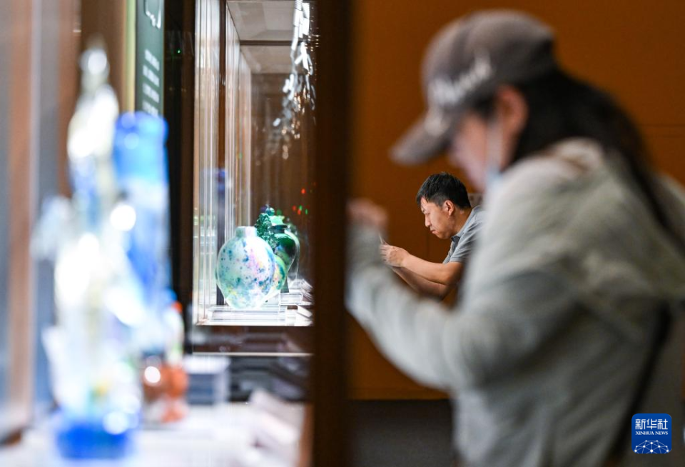 “琉光璃彩——淄博琉璃藝術展”在國博開展