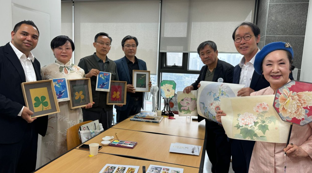 “以畫對話，以花會友”菏澤市巨野工筆牡丹畫書寫中韓文旅産業交流新篇章_fororder_圖片3