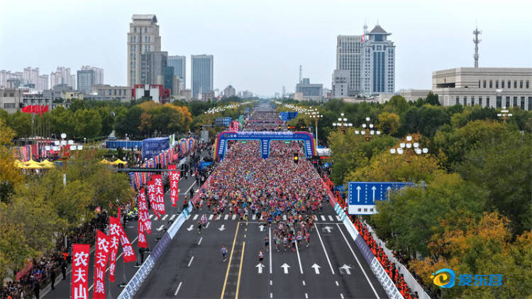 一曲奔跑的黃河頌——2025黃河口(東營)馬拉松賽側記