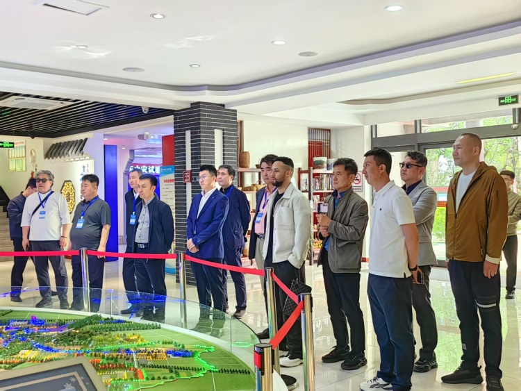 【Hi,Shandong】“Hi,Shandong—機遇中國 青島優品”海外媒體走進萊西産芝湖鄉村振興示範片區_fororder_4d2e5b9b4a47b9ecfe52f1ff45ac744