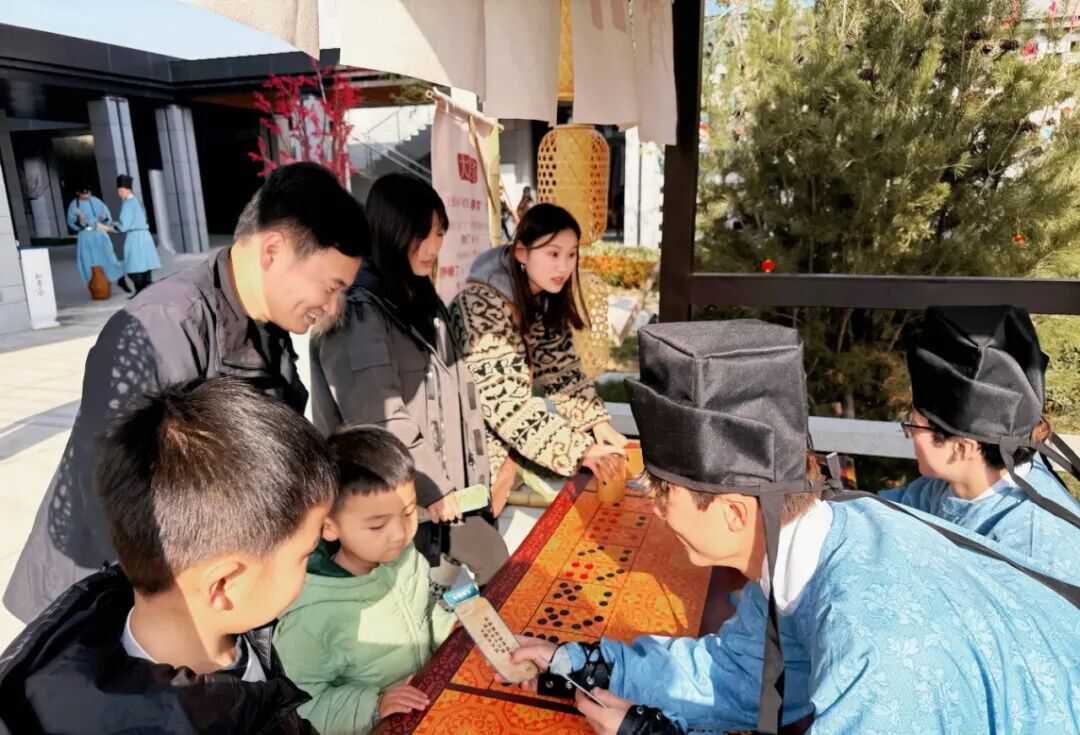 濟南新春賞燈新選擇,起步區鵲山生態文化區上演“大河華章·光耀鵲華”新春燈會