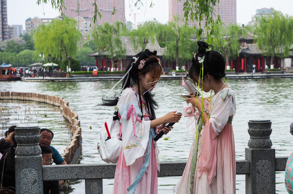 五一假日，濟南大明湖遊客如潮