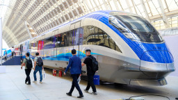 我國首列中國標準智慧市域列車在山東青島亮相