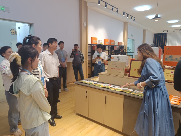 傳統工藝煥新章！泰安煎餅憑實力“卷”向全國_fororder_微信圖片_20250528152806