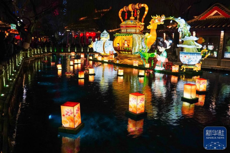 濟南:泉水映綵燈 璀璨迎元宵