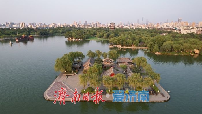 濟南大明湖唯美晚霞 鎏金暮色醉煞遊人