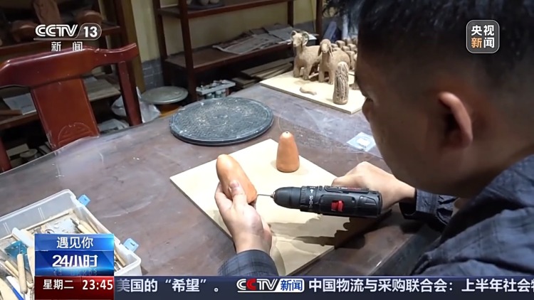 遇見你丨胡蘿蔔、黃河泥都能跨界變樂器 在他手裏萬物皆有BGM