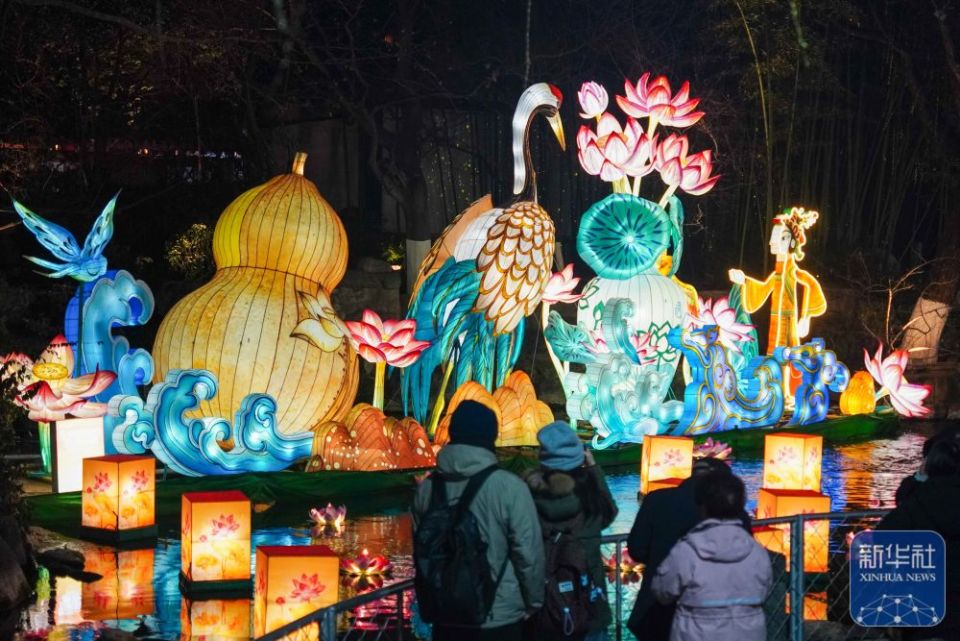 濟南:泉水映綵燈 璀璨迎元宵